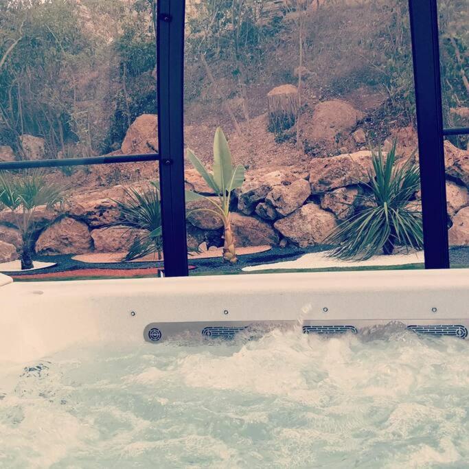 La Bonne Etoile Marseille ! Hebergement Romantique ! Jacuzzi Et Piscine Exterior photo